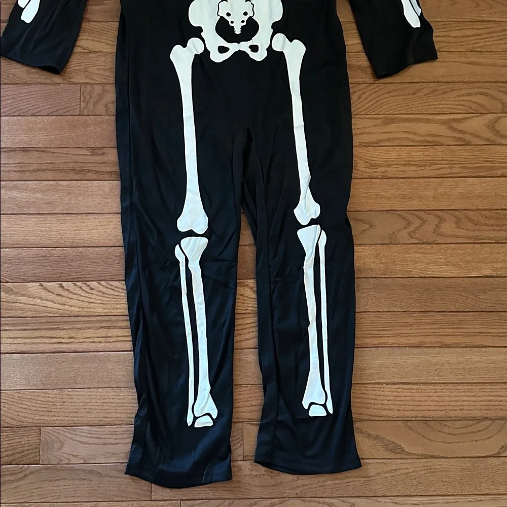 💀 NWT Kids Skeleton Costume Glow in The Dark Skeleton Halloween Costume age 9-11